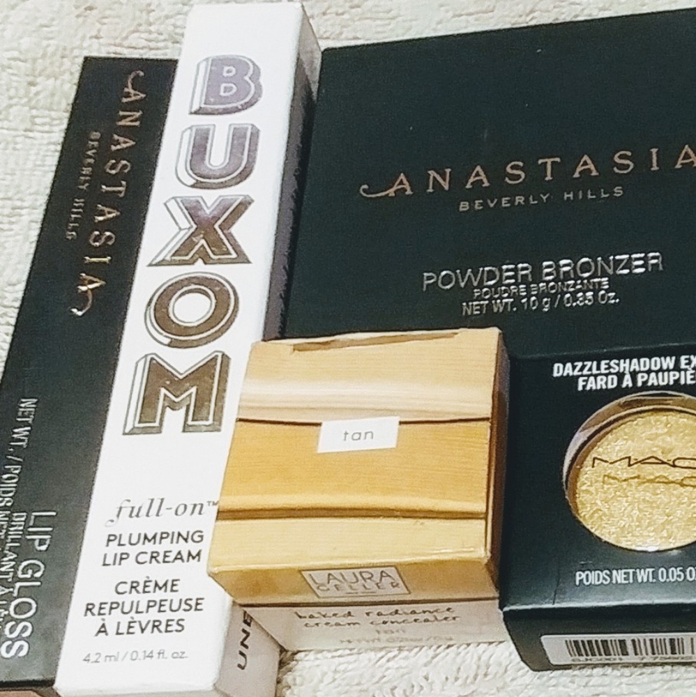 High-end Makeup Lot (Mac, ABH, Buxom)